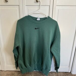 Nike Women’s Sportswear Phoenix Oversized Crewneck - Green